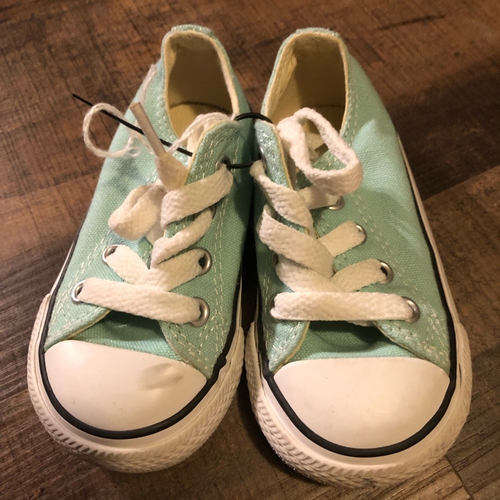 Mint toddler low top converse